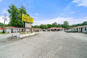 Pinecrest Motel - Motel