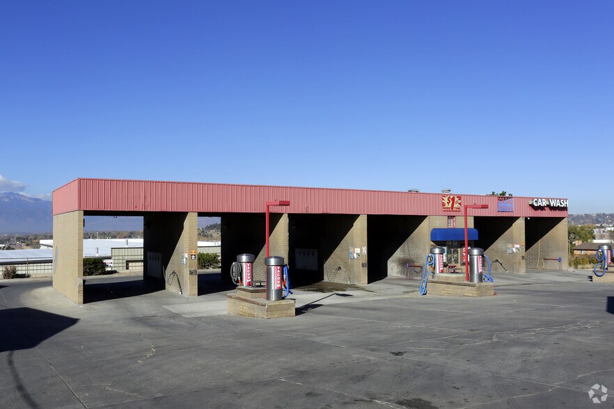 Car Wash Portfolio portefeuille de 3 propriétés à vendre sur LoopNet.ca - Photo du bâtiment - Image 2 de 4