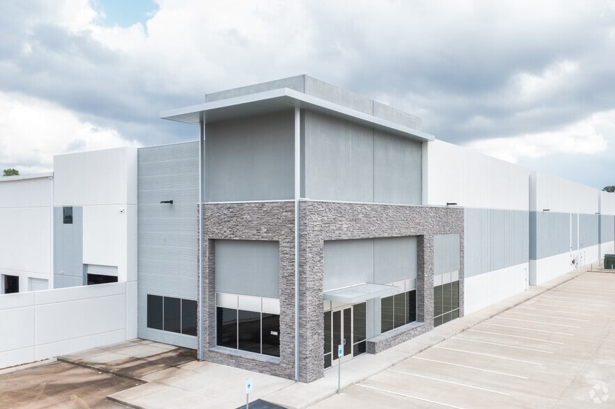 18870 Eastex Fwy N, Humble, TX for lease - Building Photo - Image 2 of 3