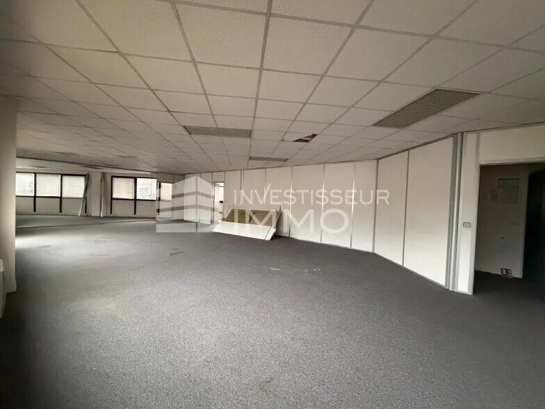 Office in Champs-sur-Marne for lease - Building Photo - Image 3 of 7