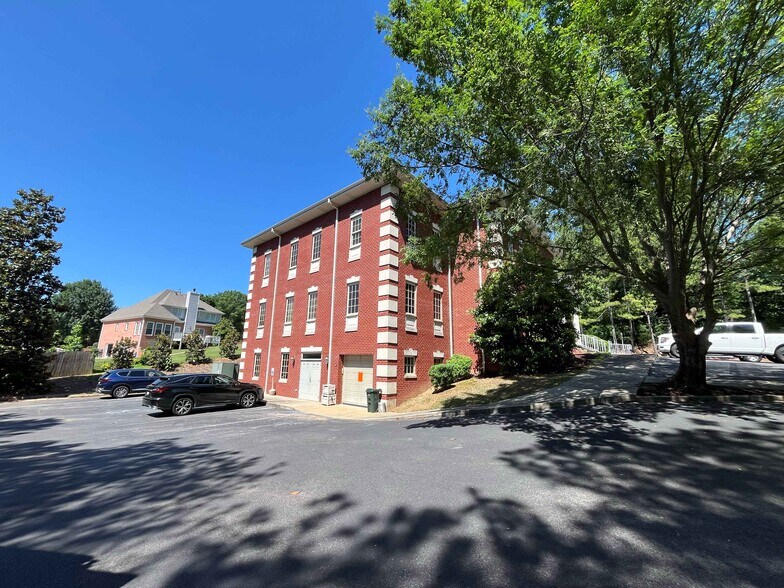 400 Emery Dr, Birmingham, AL à louer - Photo du bâtiment - Image 2 de 12