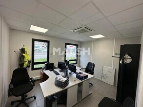 Flex in Mions for lease Interior Photo- Image 2 of 5