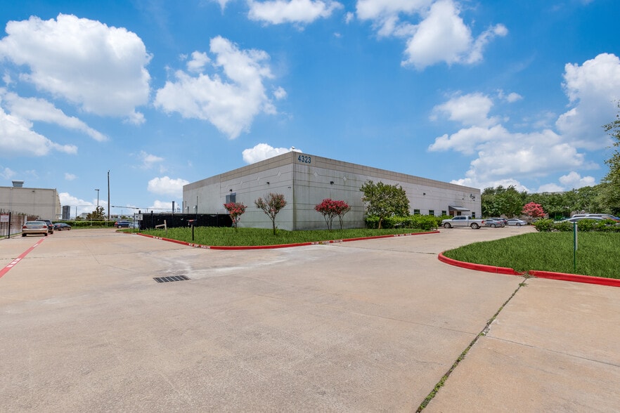 4323 Greenbriar Dr, Stafford, TX for sale - Building Photo - Image 3 of 24