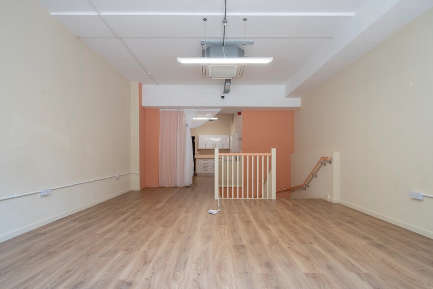 400 St. John St, London for lease - Building Photo - Image 2 of 7