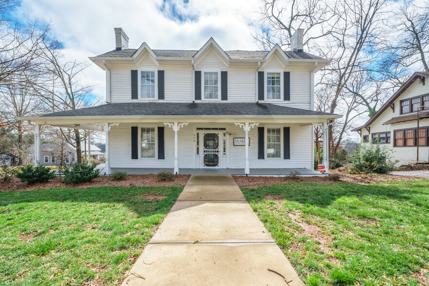 328 E Broad St, Statesville, NC à vendre - Photo du bâtiment - Image 1 de 8