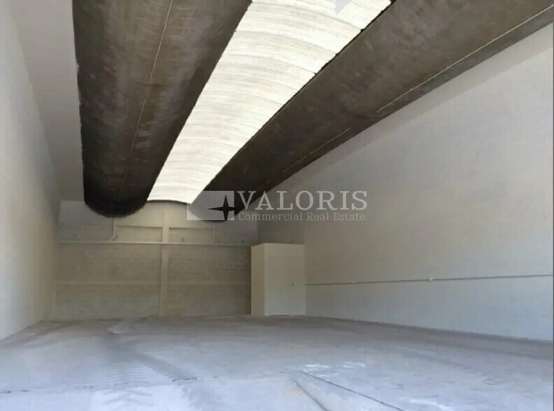 Flex in Saint-Priest for lease - Interior Photo - Image 2 of 7