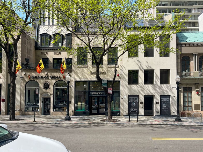 114 E Oak St, Chicago, IL for lease - Building Photo - Image 1 of 4