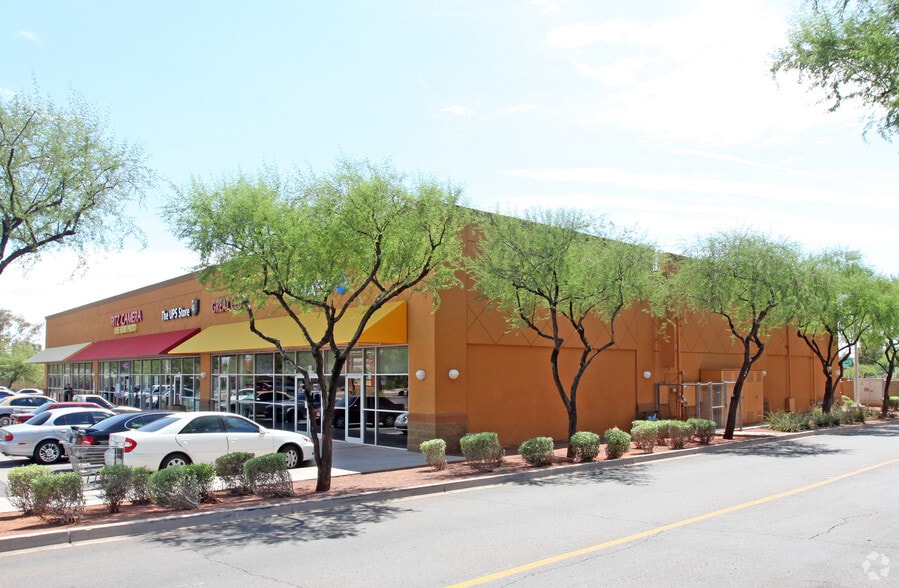 1928 E Highland Ave, Phoenix, AZ à louer - Photo du bâtiment - Image 2 de 6