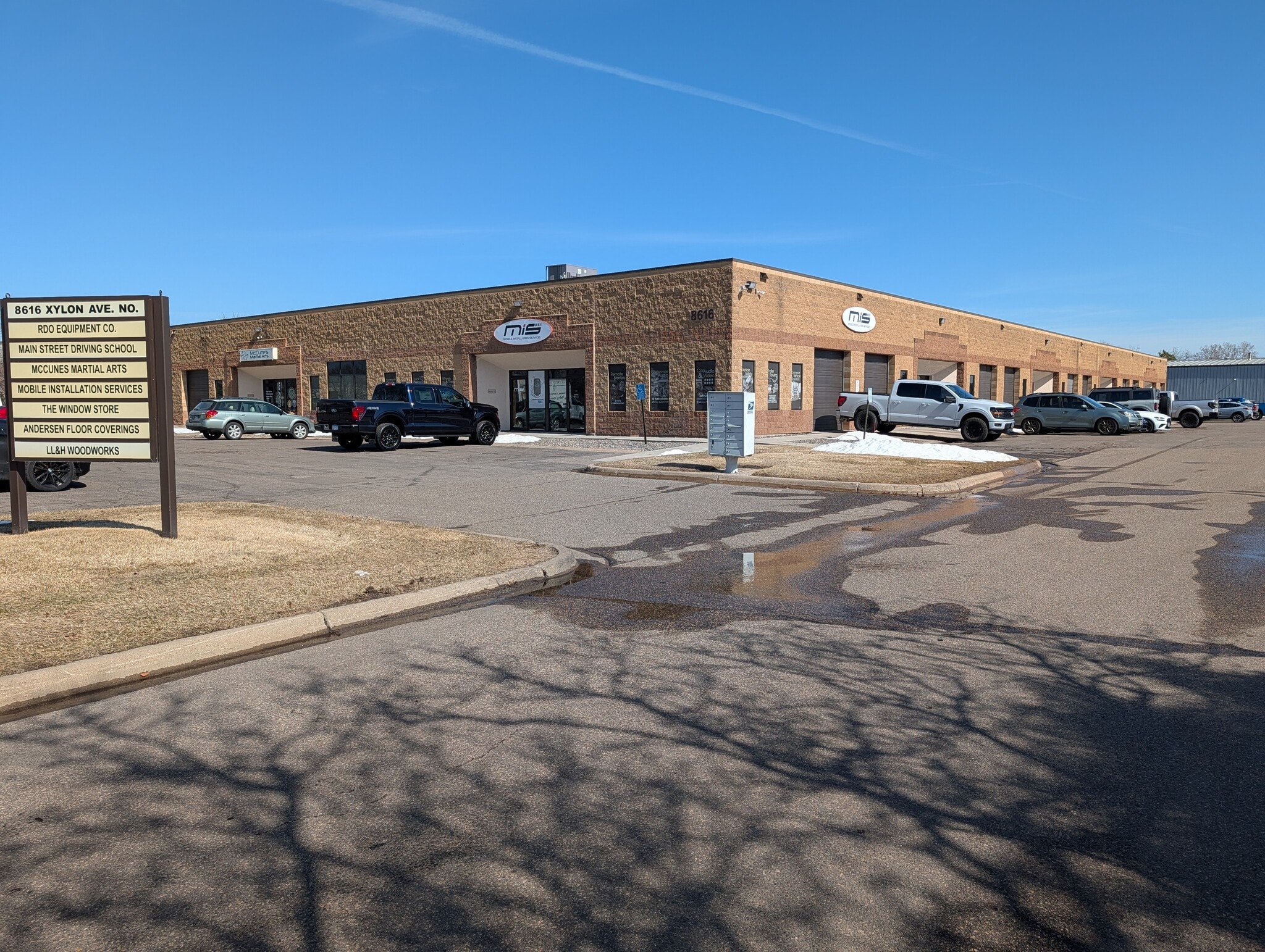 8616 Xylon Ave N, Brooklyn Park, MN for lease Interior Photo- Image 1 of 8