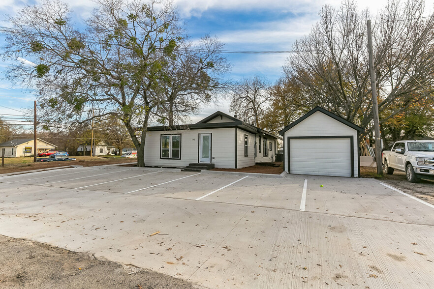 1503 N Center St, Bonham, TX à vendre - Photo du bâtiment - Image 3 de 30