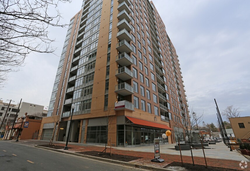 4800 Auburn Ave, Bethesda, MD à louer - Photo du bâtiment - Image 2 de 37