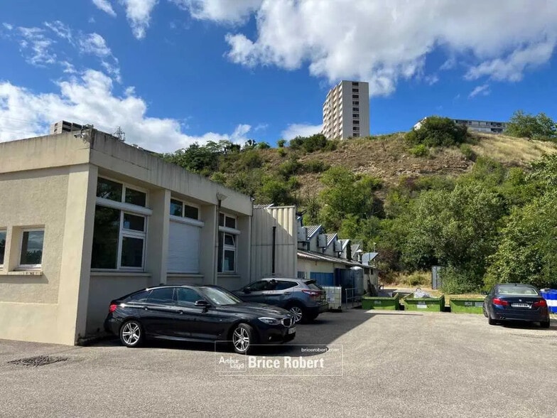 Local d'activités dans Rillieux-la-Pape à vendre - Photo du bâtiment - Image 2 de 4