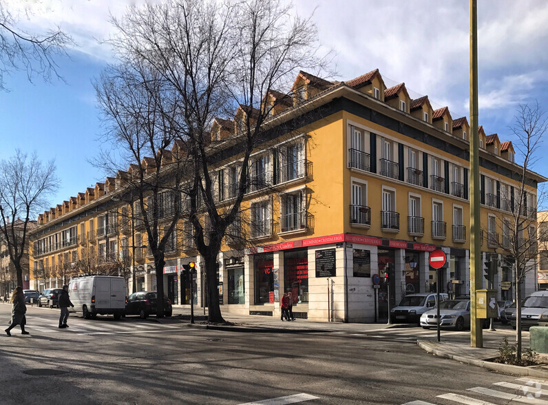 Calle Abastos, 94, Aranjuez, Madrid à vendre - Photo du bâtiment - Image 1 de 2