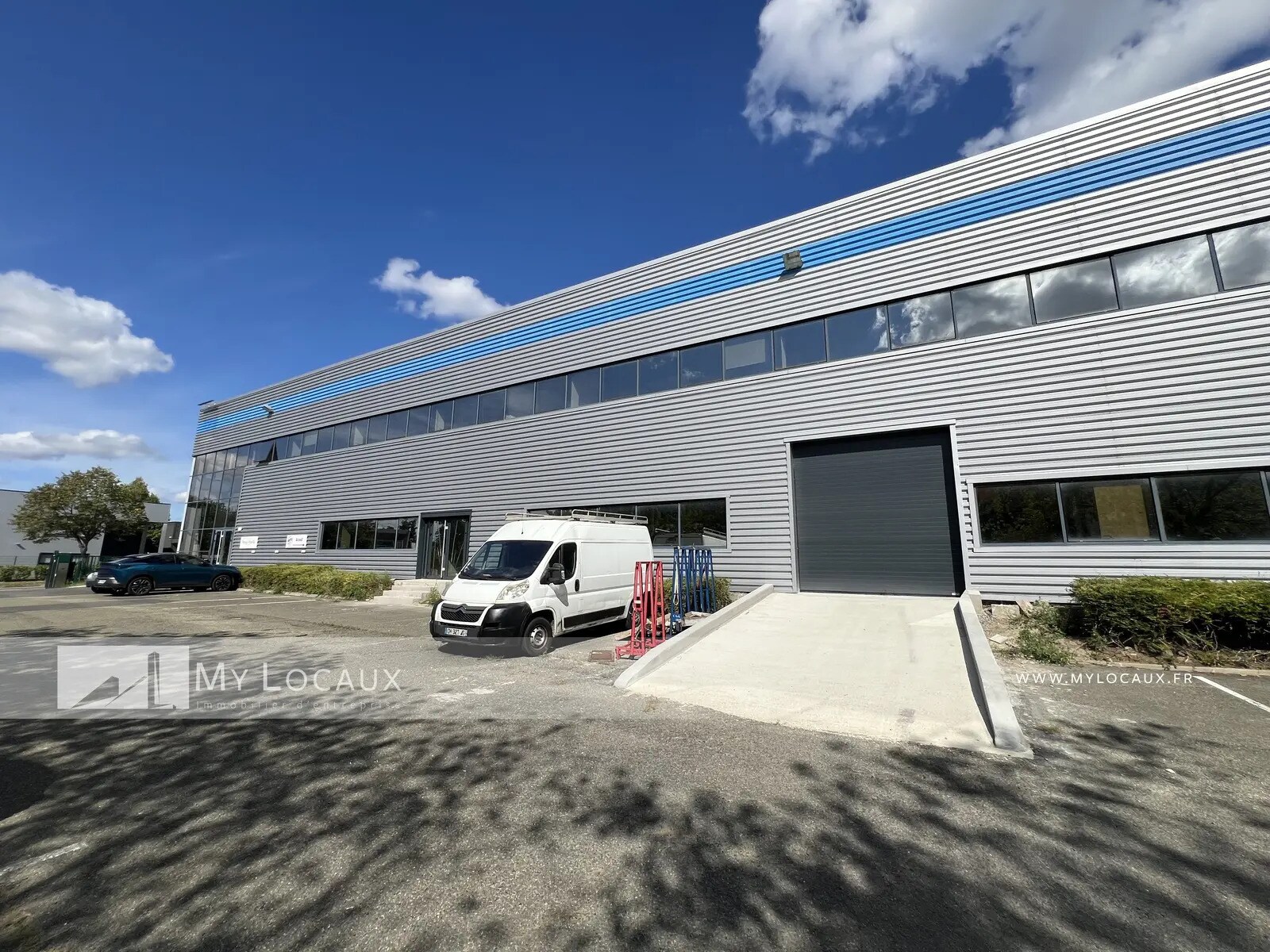 Flex in Taverny for lease Building Photo- Image 1 of 8