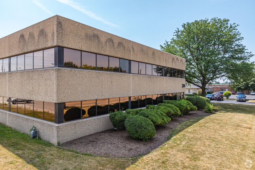 210 N Hammes Ave, Joliet, IL for lease - Building Photo - Image 2 of 4