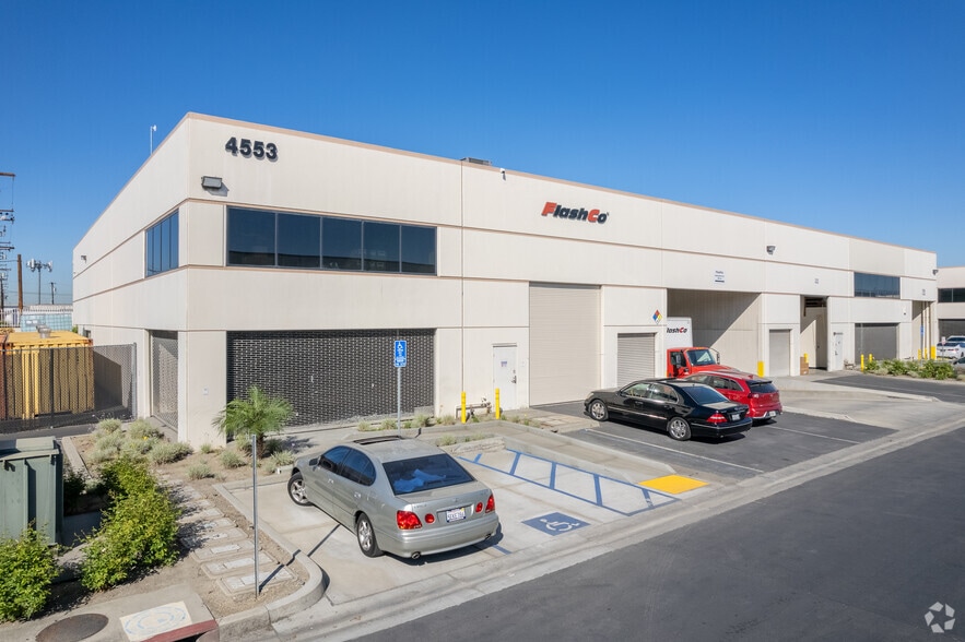 4553-4557 Firestone Blvd, South Gate, CA for lease - Building Photo - Image 1 of 18