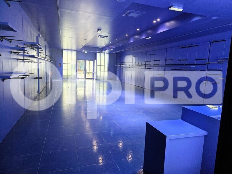 Retail in Soissons for lease - Interior Photo - Image 2 of 6