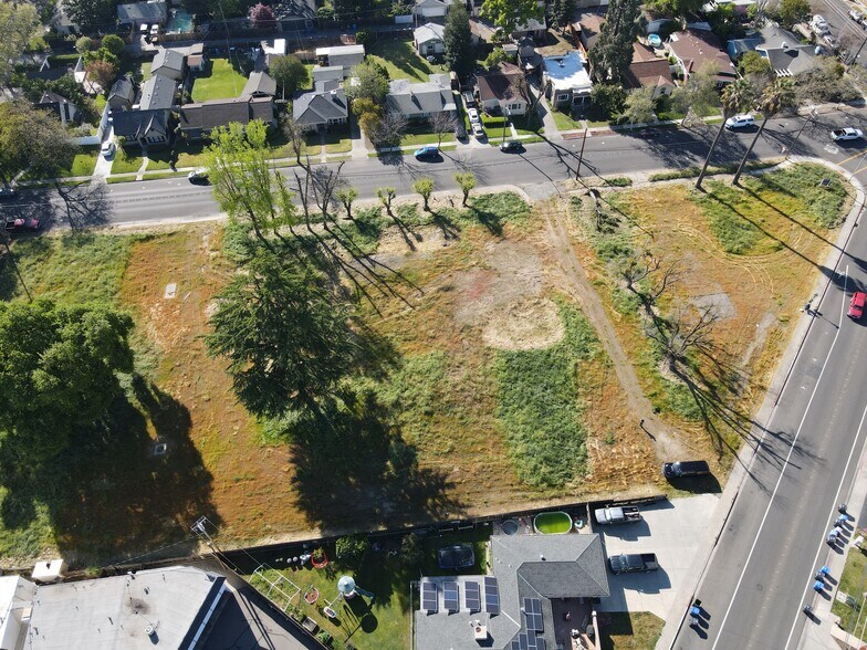 1015 E Main St, Turlock, CA à vendre - Photo du bâtiment - Image 2 de 5