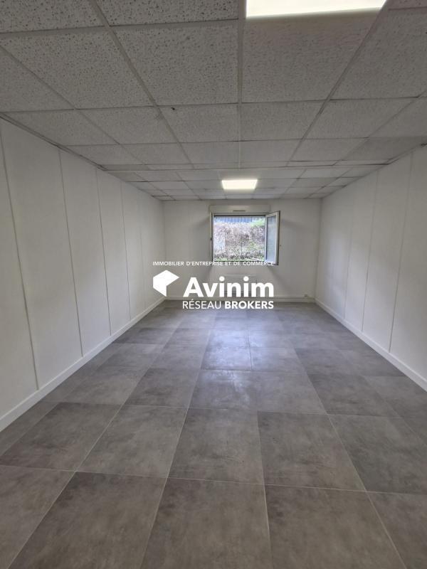 Office in Mitry Mory for lease Interior Photo- Image 1 of 5