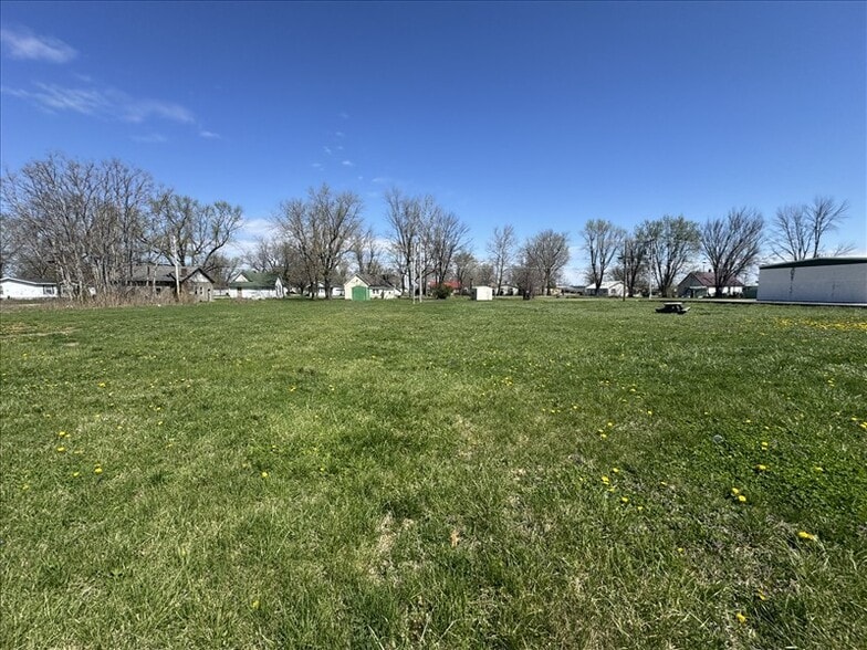 204 Maple St, Clarence, MO à vendre - Photo du bâtiment - Image 2 de 14