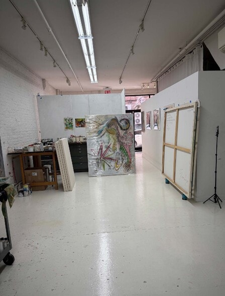 7 Dunham Pl, Brooklyn, NY for lease - Building Photo - Image 2 of 5