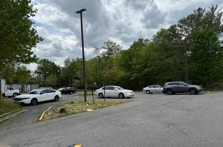 5609 Old Branch Ave, Camp Springs, MD à louer - Photo du bâtiment - Image 3 de 8