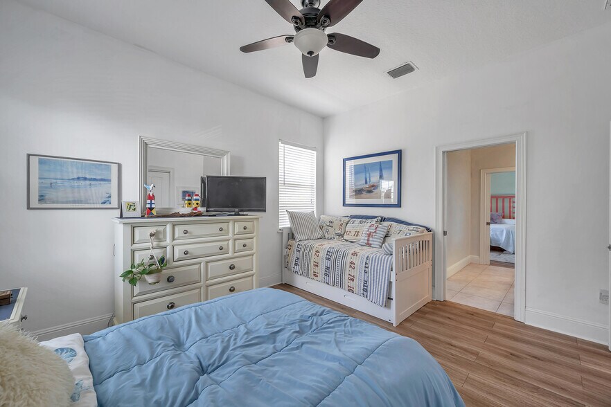 429 2nd St S, Safety Harbor, FL à vendre - Photo intérieure - Image 2 de 44