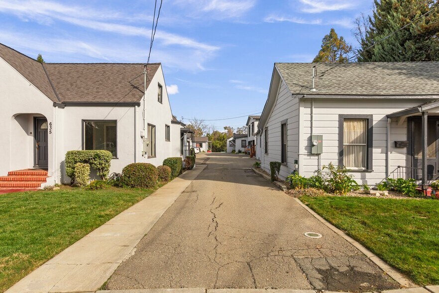 635 Saint John St, Pleasanton, CA à vendre - Photo du bâtiment - Image 2 de 22