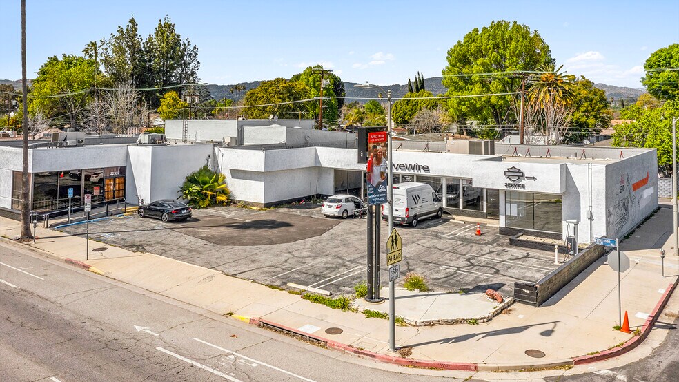 22107 Sherman Way, Canoga Park, CA à vendre - Photo du bâtiment - Image 3 de 10