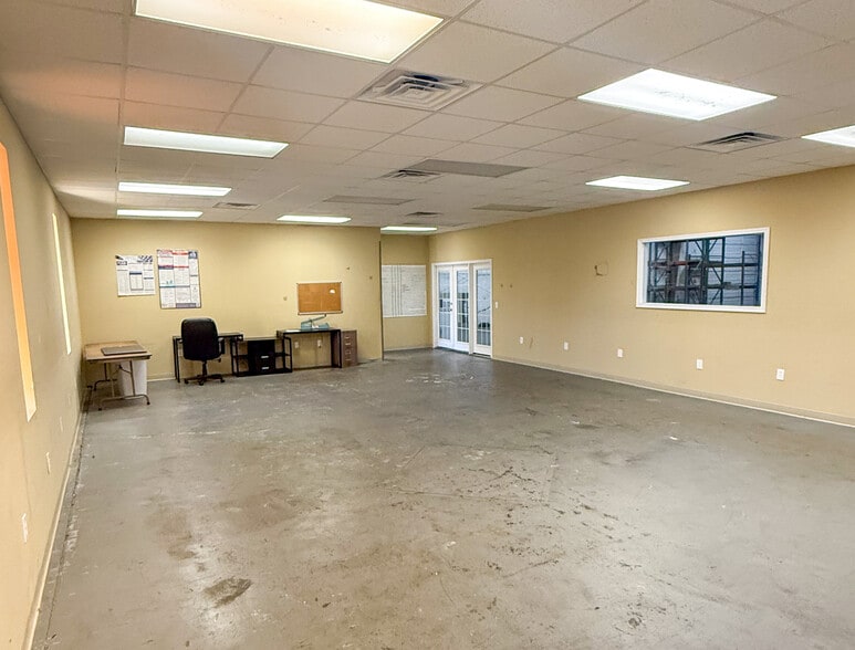 1307 Putman Dr NW, Huntsville, AL for lease - Building Photo - Image 3 of 7