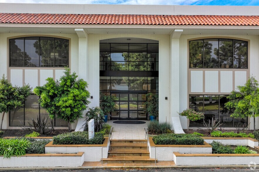 3200 Patrick Henry Dr, Santa Clara, CA à louer - Photo du bâtiment - Image 3 de 28