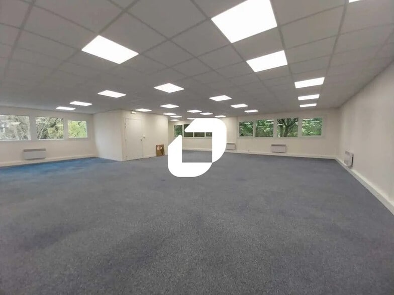 2 Rue Eugène Hénaff, Trappes for lease - Building Photo - Image 2 of 16