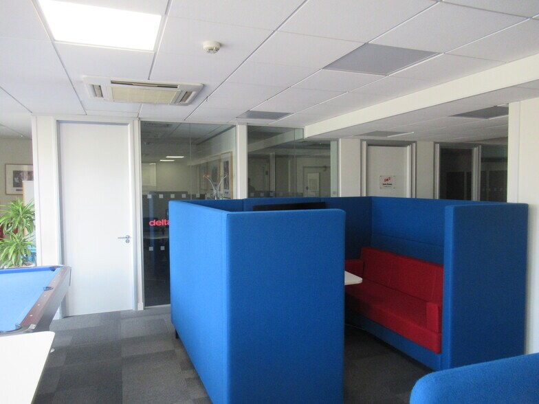 3 Palmerston Rd, London for lease - Interior Photo - Image 3 of 10