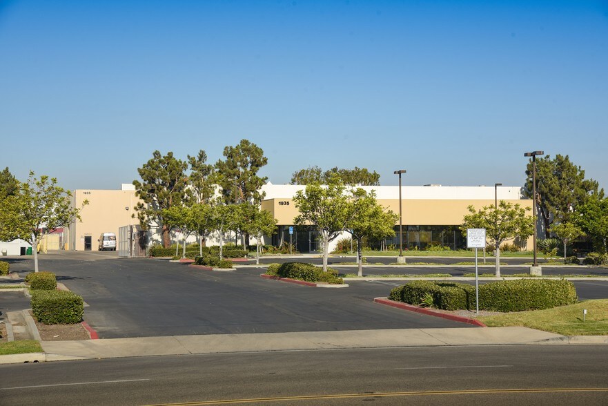 1933 Deere Ave, Irvine, CA à louer - Photo principale - Image 1 de 7