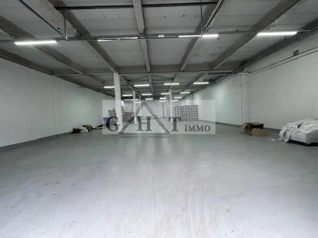 Industrial in Neuilly-sur-Marne for lease Building Photo- Image 1 of 3