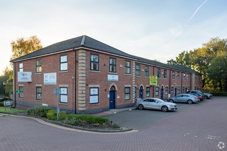 7-14 Newton Ct, Wolverhampton à louer - Photo du bâtiment - Image 2 de 4