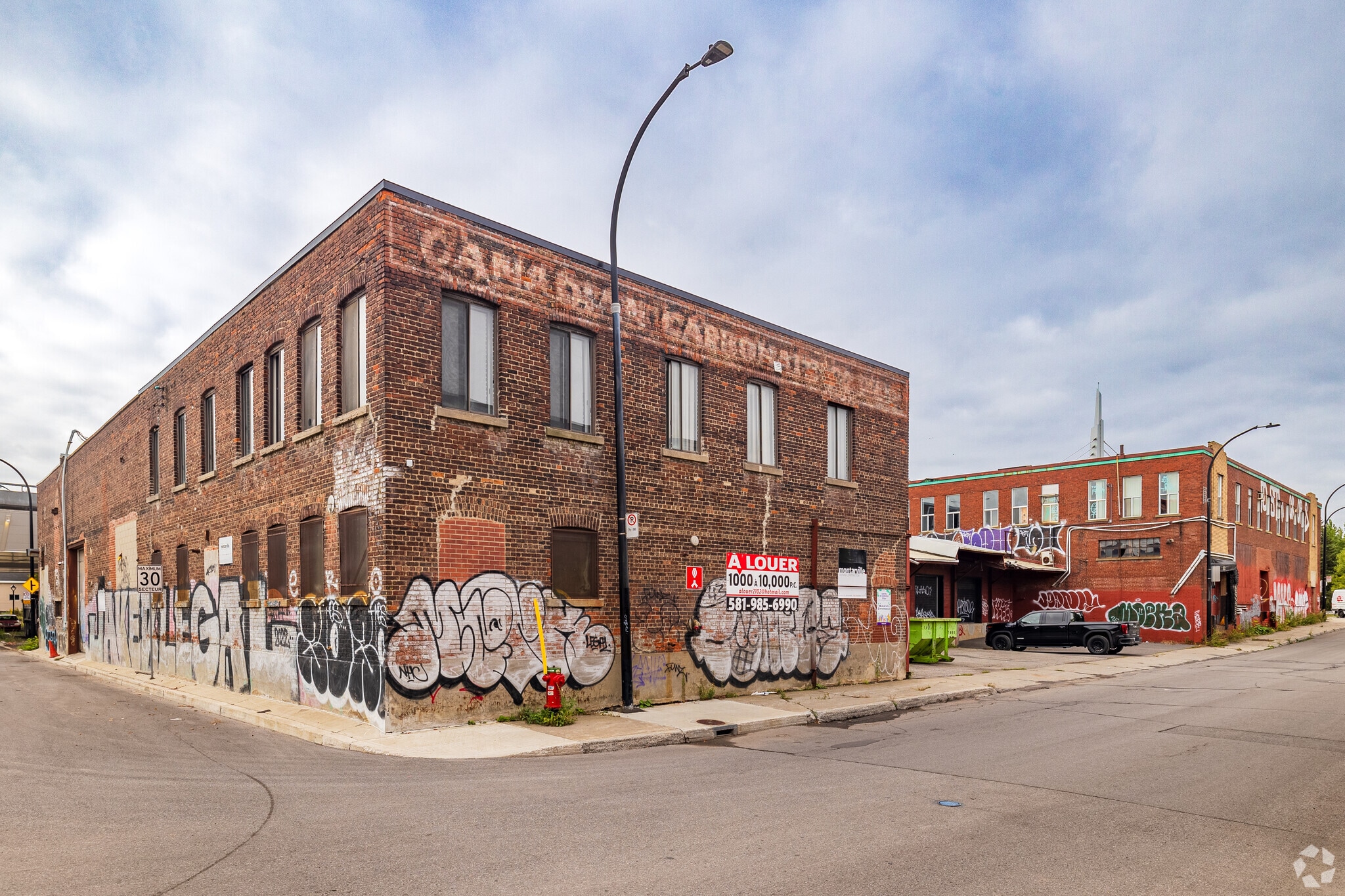 2102 Rue Cabot, Montréal, QC à vendre Photo principale- Image 1 de 1