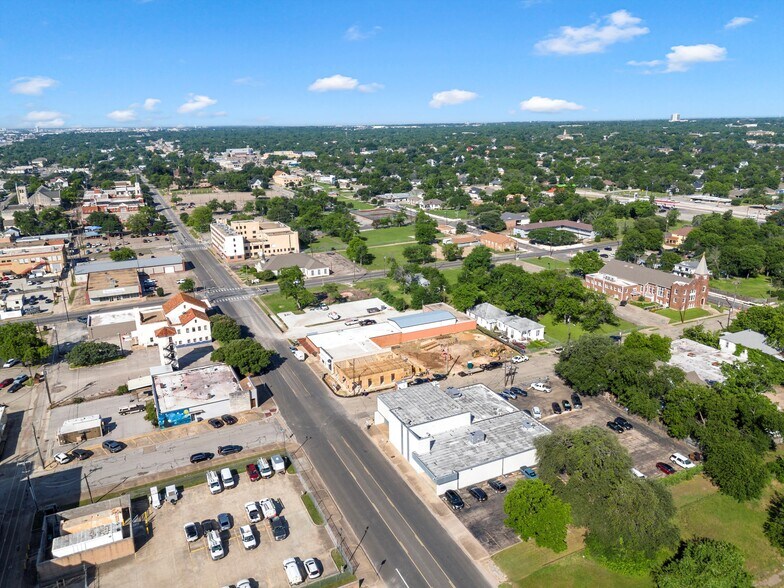 925 Columbus Ave, Waco, TX for lease - Building Photo - Image 2 of 6