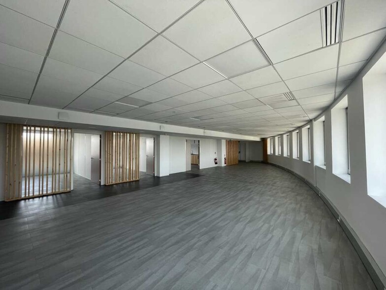 Office in Ivry-sur-Seine for lease - Interior Photo - Image 3 of 18