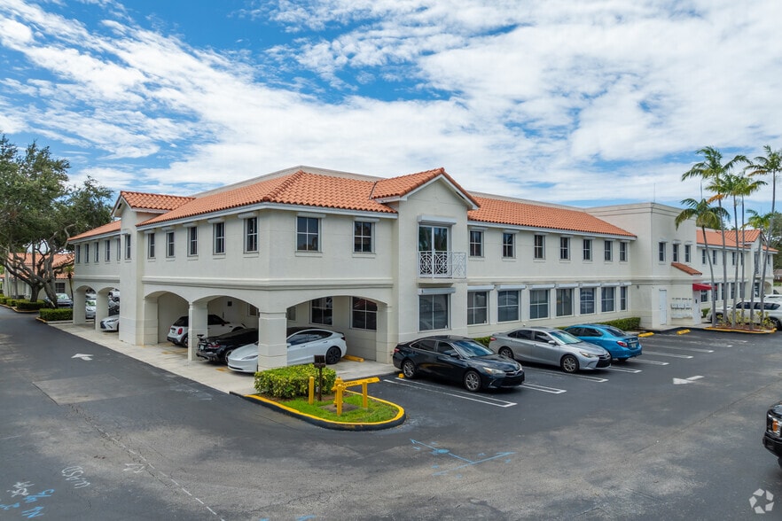 7765 SW 87th Ave, Miami, FL for lease - Primary Photo - Image 1 of 43