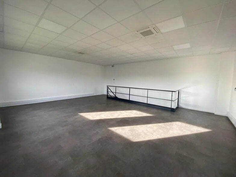 Flex dans Saint-Priest à louer - Photo intérieure - Image 3 de 9