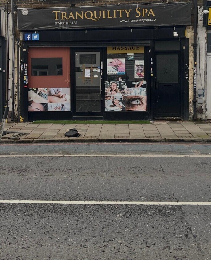 22 High Street Colliers Wood, Londres à louer Photo principale- Image 1 de 2