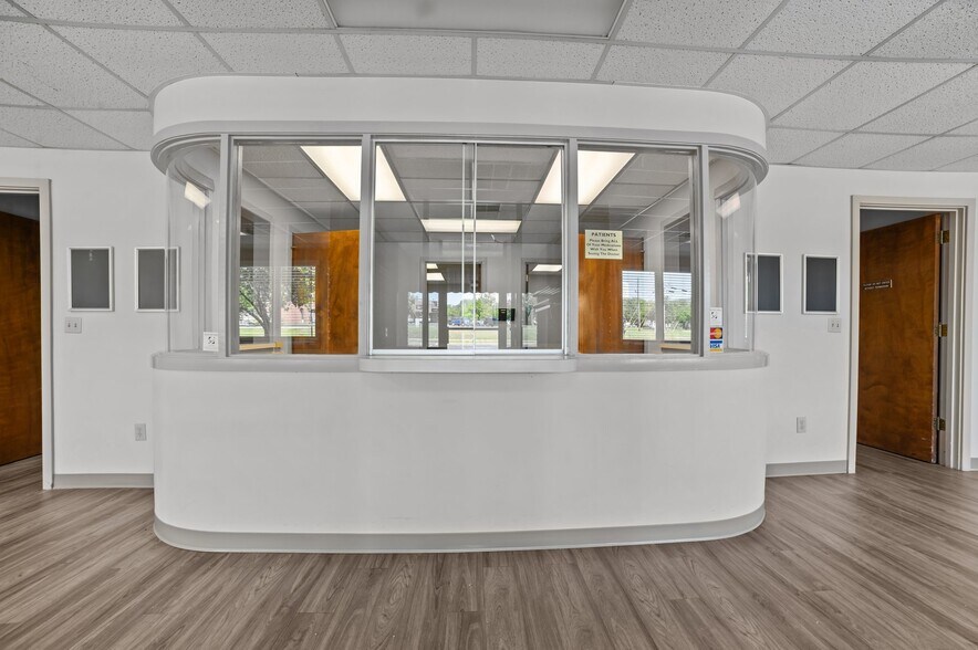 2503 N Queen St, Kinston, NC à vendre - Photo du bâtiment - Image 2 de 54