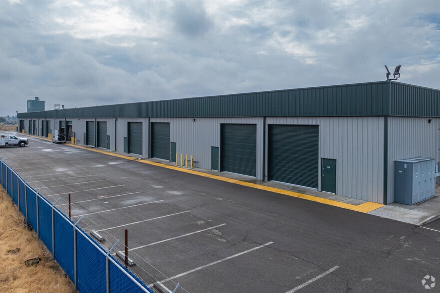 1500 Enterprise Dr, Lemoore, CA for sale - Building Photo - Image 2 of 19