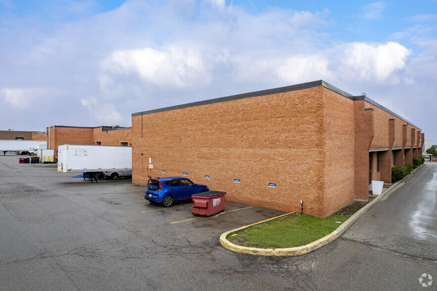 5554 Tomken Rd, Mississauga, ON for lease - Building Photo - Image 3 of 4