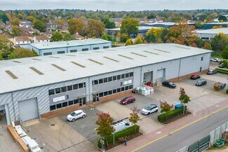 Plus de détails pour 15 Doman Rd, Camberley - Industriel à louer