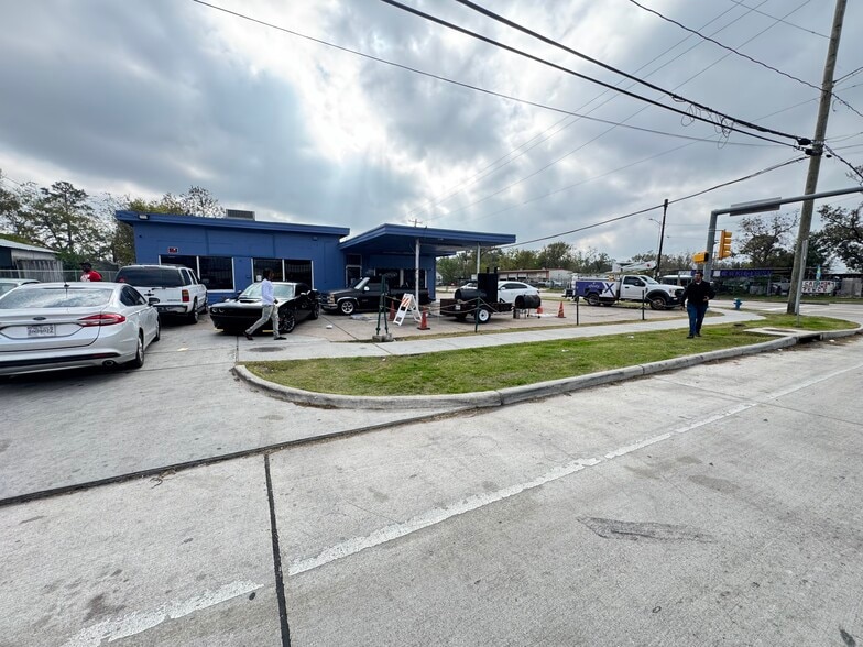 Laura Koppe Road Portfolio portfolio of 3 properties for sale on LoopNet.ca - Building Photo - Image 2 of 3