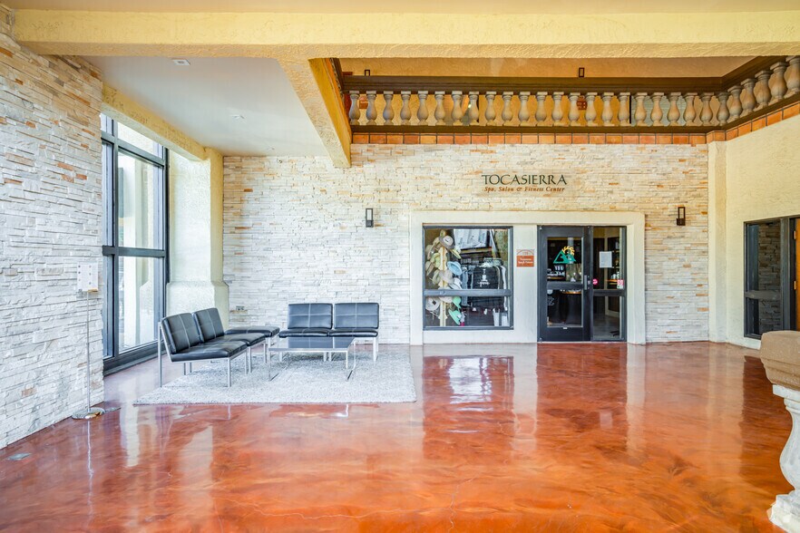 7500 N Dreamy Draw Dr, Phoenix, AZ à louer - Hall d’entrée - Image 3 de 3