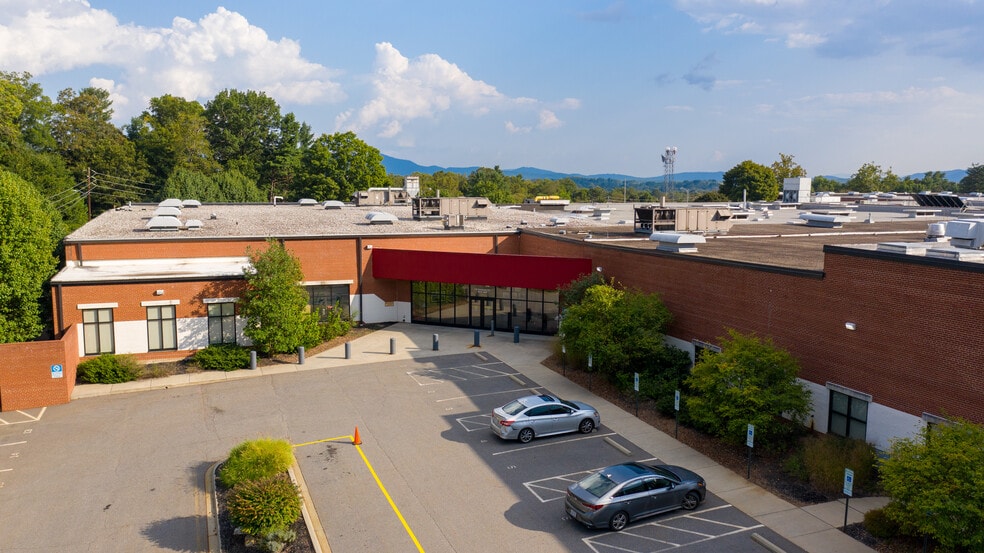 128 Bingham Rd, Asheville, NC for lease - Building Photo - Image 2 of 17