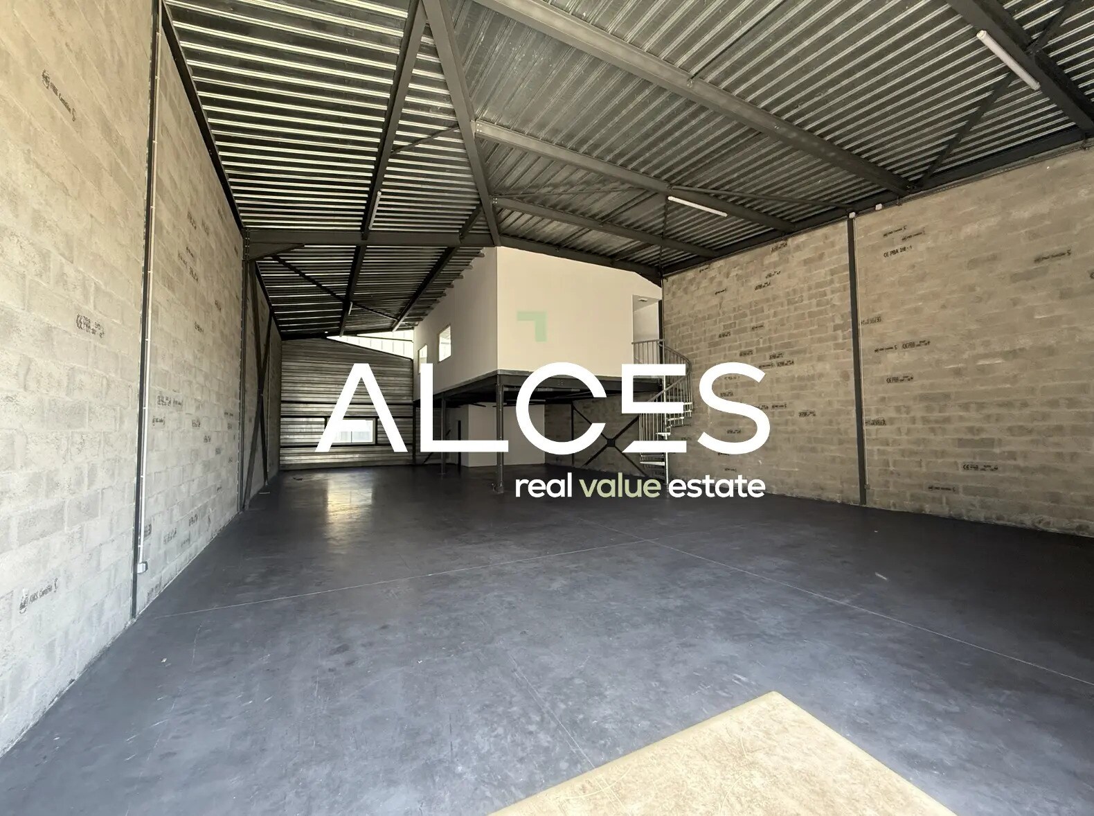 Flex in Le Taillan-Médoc for lease Interior Photo- Image 1 of 4